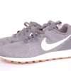 NIKE 916797 WMNS MD RUNNER 2 ENG MESH  Damen Sneaker grau
